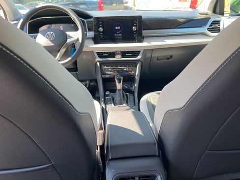 New 2025 Volkswagen Taos SE image 15