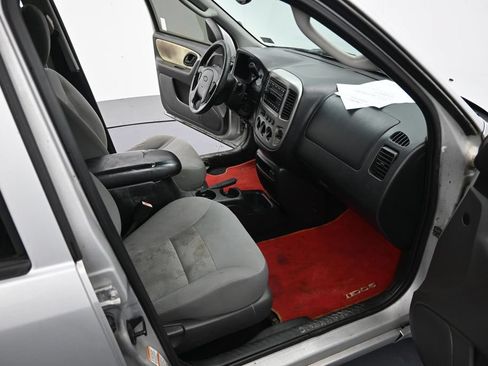 Used 2003 Ford Escape Limited FWD image 30