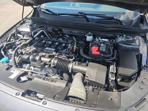 Used 2018 Honda Accord Sport image 4