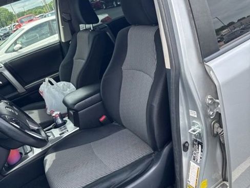 Used 2015 Toyota 4Runner SR5 AWD/4WD image 9