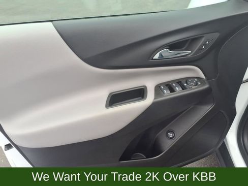 Used 2023 Chevrolet Equinox LT w/ Driver Convenience Package image 11