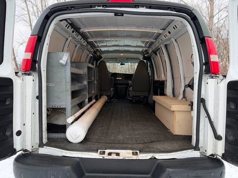 Used 2016 GMC Savana 2500 image 25