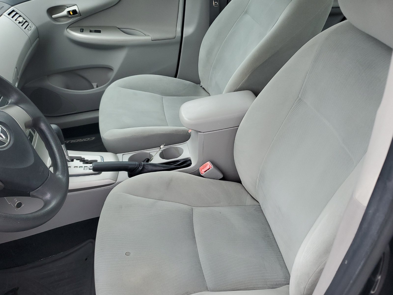 Used 2013 Toyota Corolla LE FWD image 16