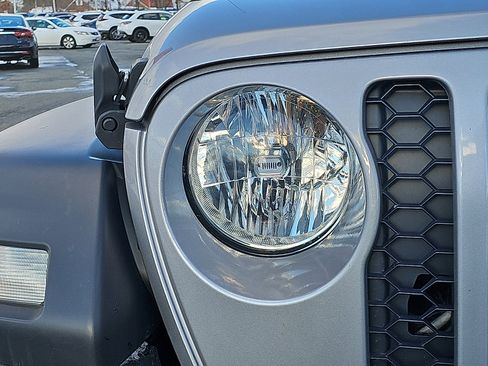 Used 2020 Jeep Gladiator Sport w/ Quick Order Package 24S image 9