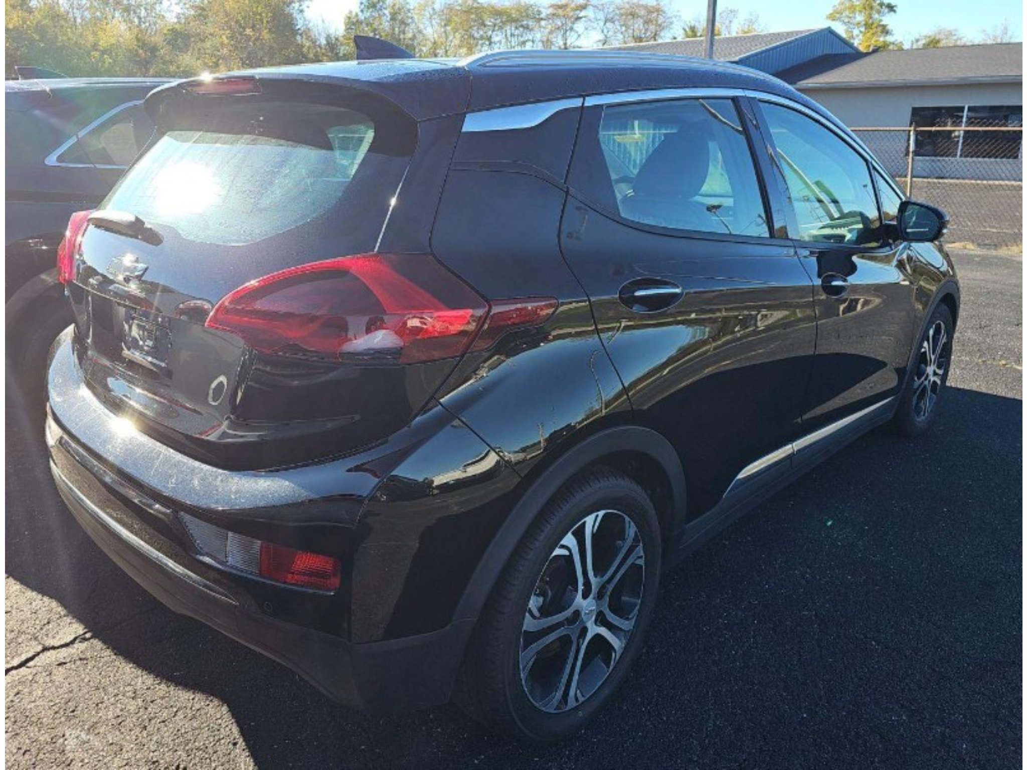 Used 2021 Chevrolet Bolt Premier w/ Infotainment Package FWD image 3