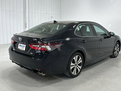 Used 2021 Toyota Camry SE image 6