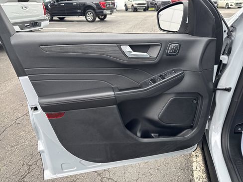 Used 2025 Ford Escape Platinum w/ Premium Technology Package AWD/4WD image 39