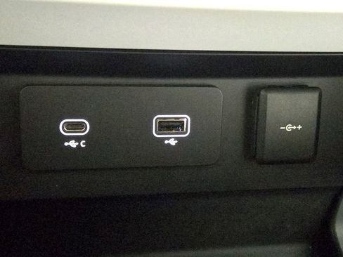 Used 2024 Land Rover Defender 130 S image 27