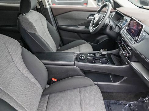 Used 2023 Nissan Rogue SV image 17