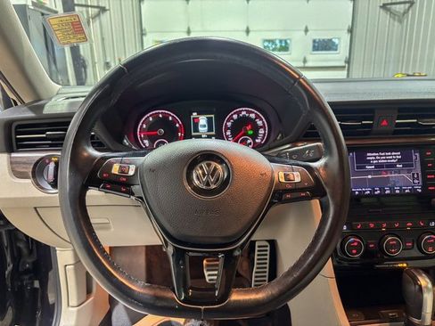 Used 2020 Volkswagen Passat 2.0T SEL image 17
