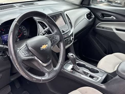 Used 2021 Chevrolet Equinox LT FWD image 2