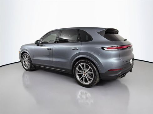 Certified 2026 Porsche Cayenne AWD/4WD image 3