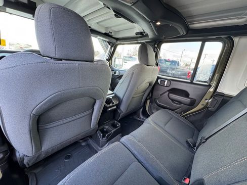 Used 2025 Jeep Wrangler Willys image 13