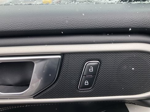 Used 2022 Ford Explorer XLT w/ Equipment Group 202A image 19