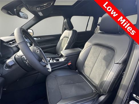 Used 2025 Jeep Grand Cherokee Altitude image 9