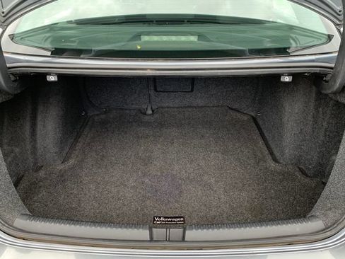 Used 2013 Volkswagen Jetta SE FWD image 18