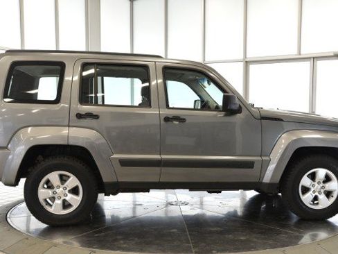 Used 2012 Jeep Liberty Sport image 8