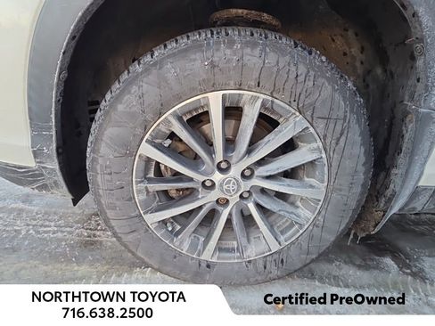 Used 2019 Toyota Highlander XLE image 15