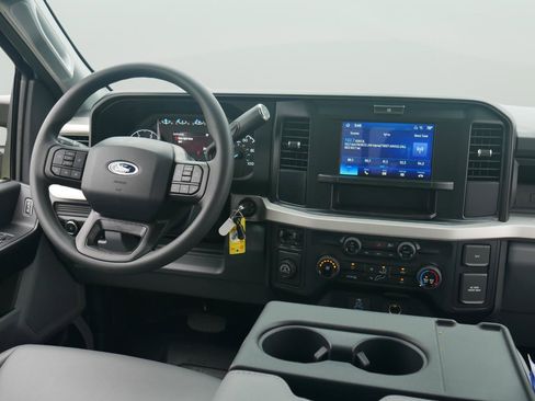 New 2025 Ford F250 XL w/ XL Chrome Package RWD image 63