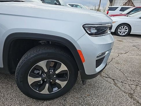 Used 2023 Jeep Grand Cherokee 4WD 4xe image 12