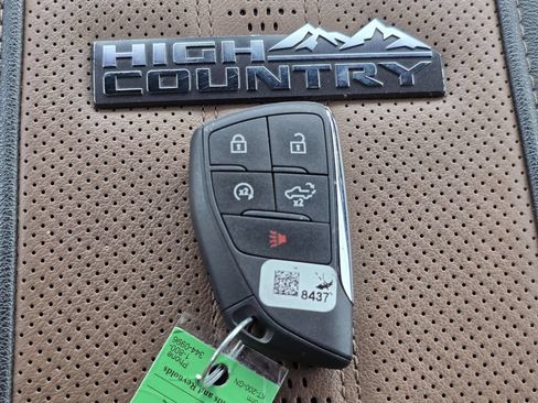 Used 2024 Chevrolet Silverado 2500 High Country w/ High Country Premium Package AWD/4WD image 34