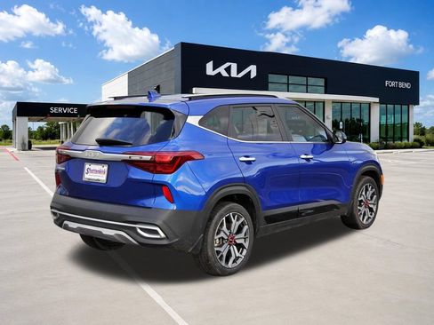 Certified 2022 Kia Seltos SX w/ Sunroof Package AWD/4WD image 5