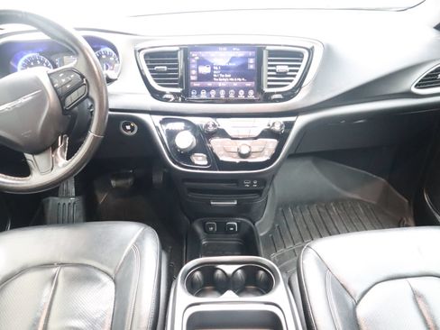 Used 2020 Chrysler Pacifica Touring-L AWD/4WD image 23