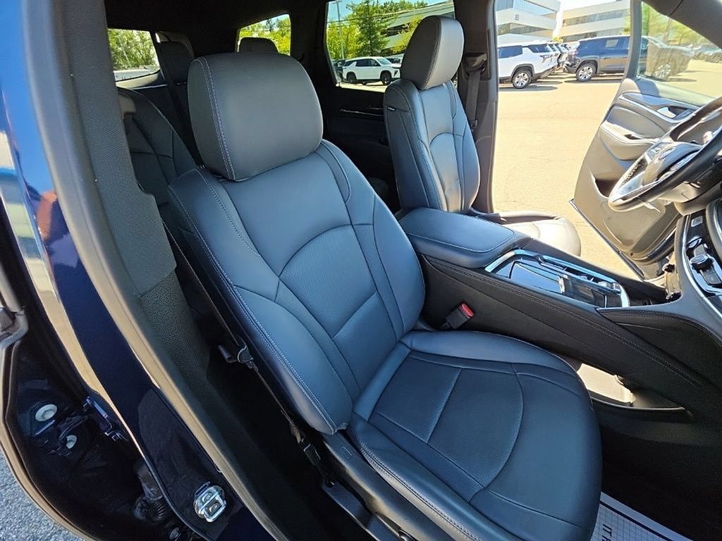 Used 2023 Buick Enclave Essence AWD/4WD image 30