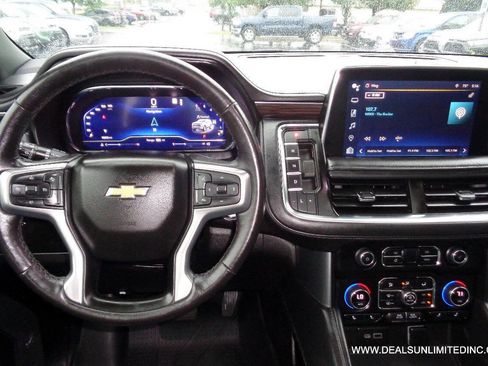 Used 2022 Chevrolet Suburban LT w/ LT Signature Plus Package AWD/4WD image 9