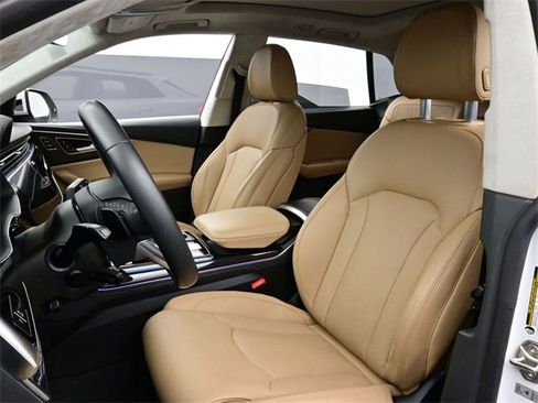 Used 2022 Audi Q8 Prestige image 5