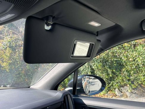 Used 2024 Porsche Cayenne Base image 31