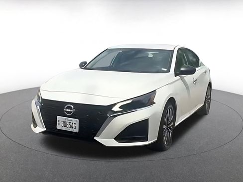 Used 2025 Nissan Altima 2.5 SV image 8