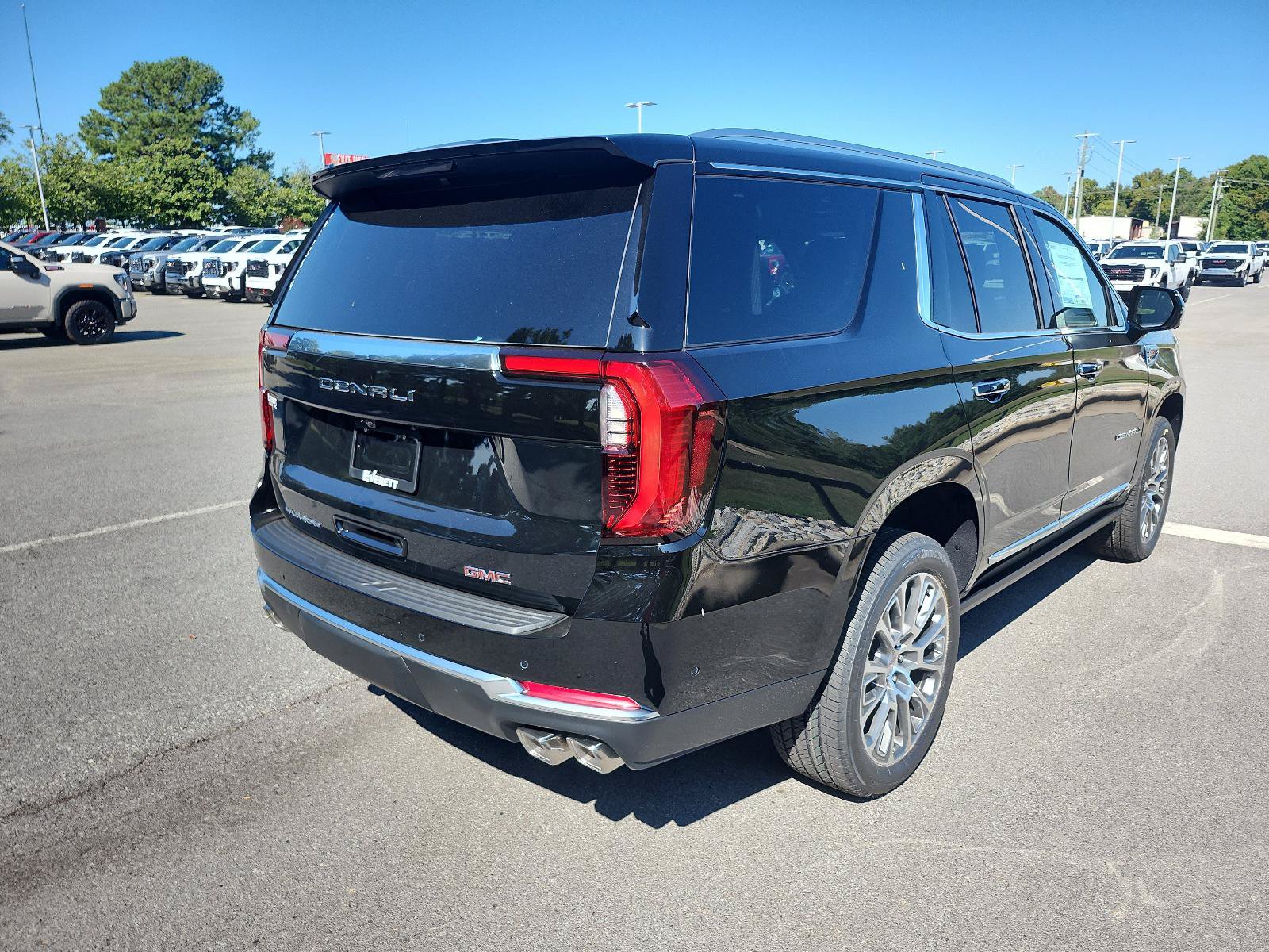 New 2027 GMC Yukon Denali w/ Sun & Power Step Package AWD/4WD image 3
