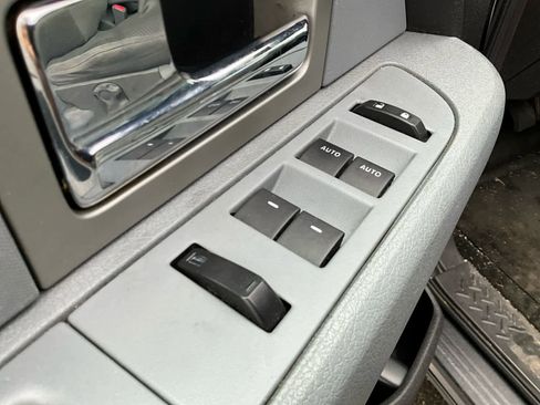 Used 2011 Ford F150 XLT w/ XLT Chrome Pkg image 18