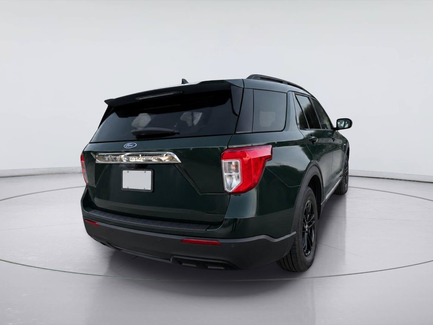 Used 2024 Ford Explorer XLT RWD image 3