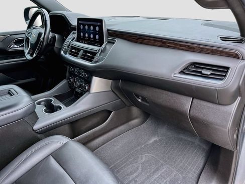 Used 2021 Chevrolet Suburban LT w/ Luxury Package RWD image 36