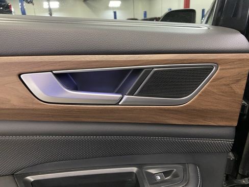 Used 2024 Volkswagen Atlas SE image 32