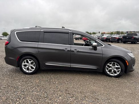 Used 2020 Chrysler Pacifica Limited FWD image 13