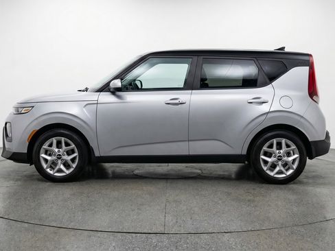 Used 2025 Kia Soul LX w/ LX Technology Package FWD image 5