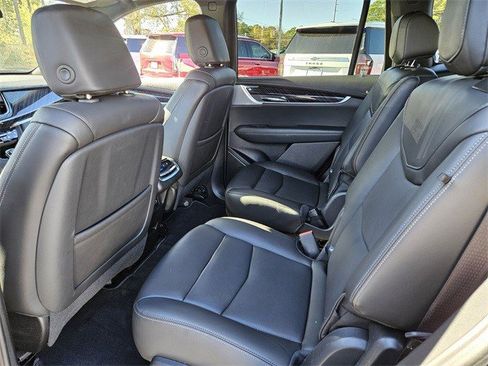 Certified 2025 Cadillac XT6 Premium Luxury image 9