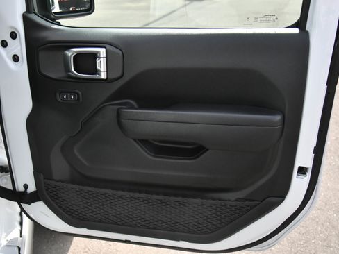 Used 2024 Jeep Wrangler Willys image 44