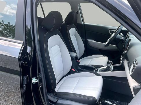 Used 2025 Hyundai Venue SEL FWD image 8