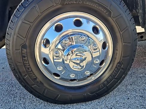 Used 2024 RAM 3500 Limited AWD/4WD image 9