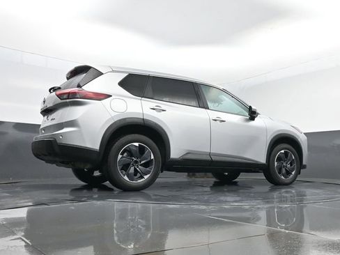 Used 2024 Nissan Rogue SV AWD/4WD image 24