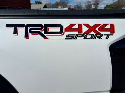 Used 2016 Toyota Tacoma TRD Sport w/ Towing Package image 30