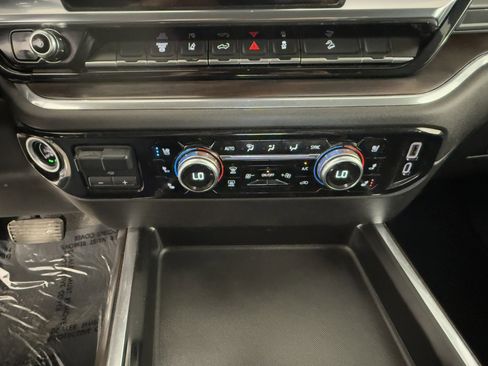 Used 2024 GMC Sierra 2500 SLT w/ SLT Convenience Package image 18