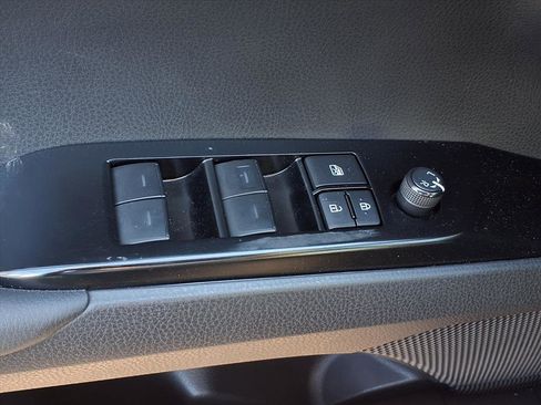 Certified 2025 Toyota Camry SE w/ Convenience Package image 17