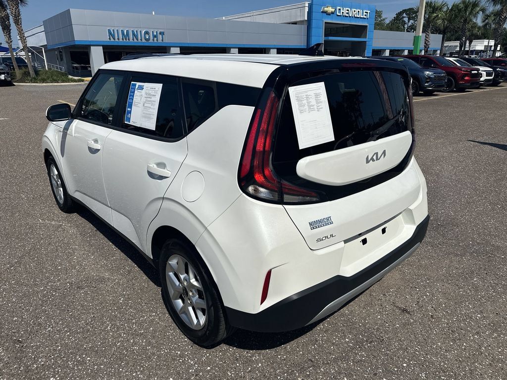 Used 2024 Kia Soul LX w/ Option Group 015 FWD image 14