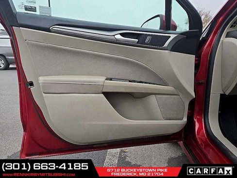 Used 2017 Ford Fusion SE w/ Fusion SE Technology Package image 13