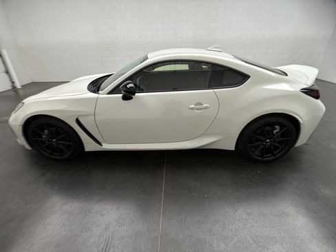 Used 2023 Toyota GR86 Premium w/ ALL Weather Mat Package (TMS) RWD image 8